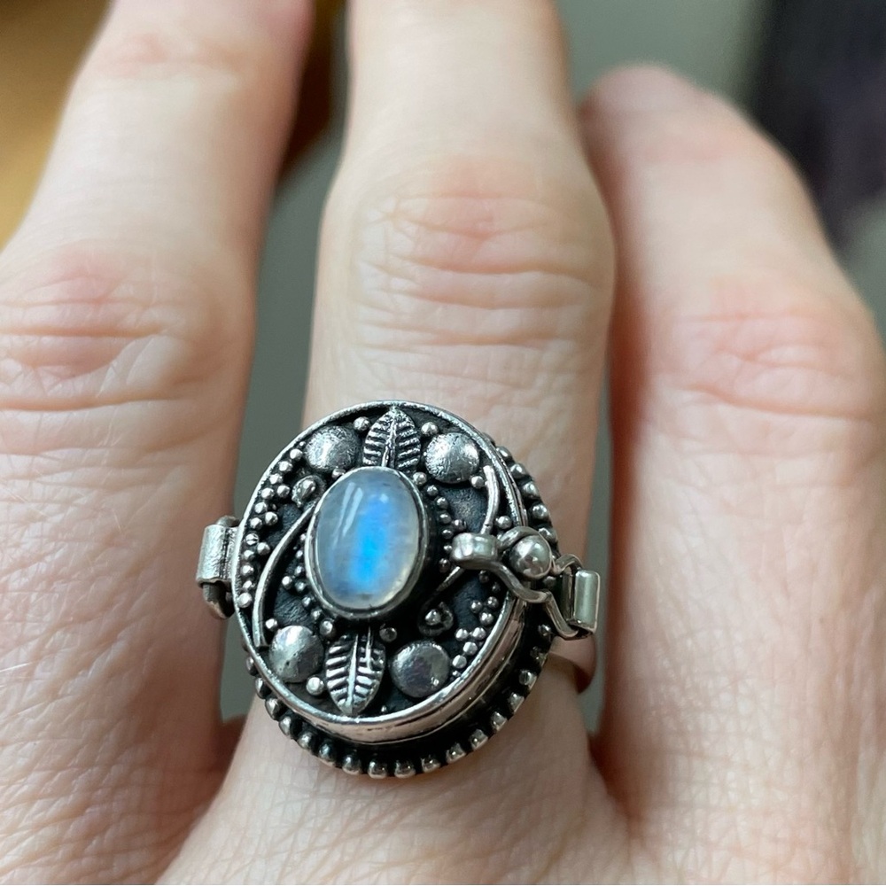 Sterling Silver Moonstone Statement Ring - Blue Flash